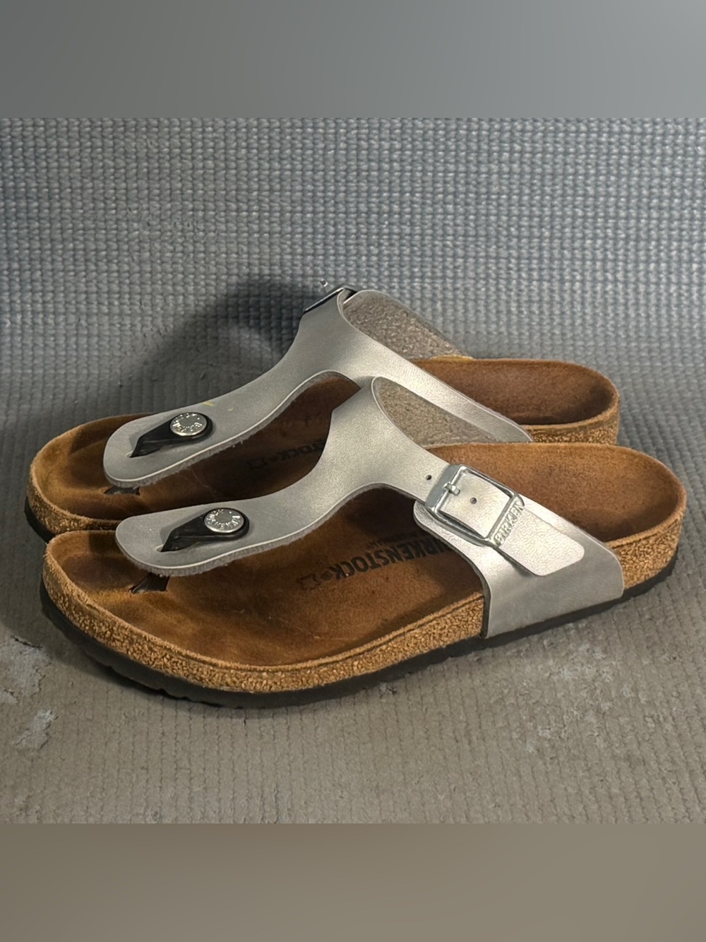 Birkenstock Kid’s Gizeh Silver Birko-Flor Sandal Size Size 2 US 33 EU